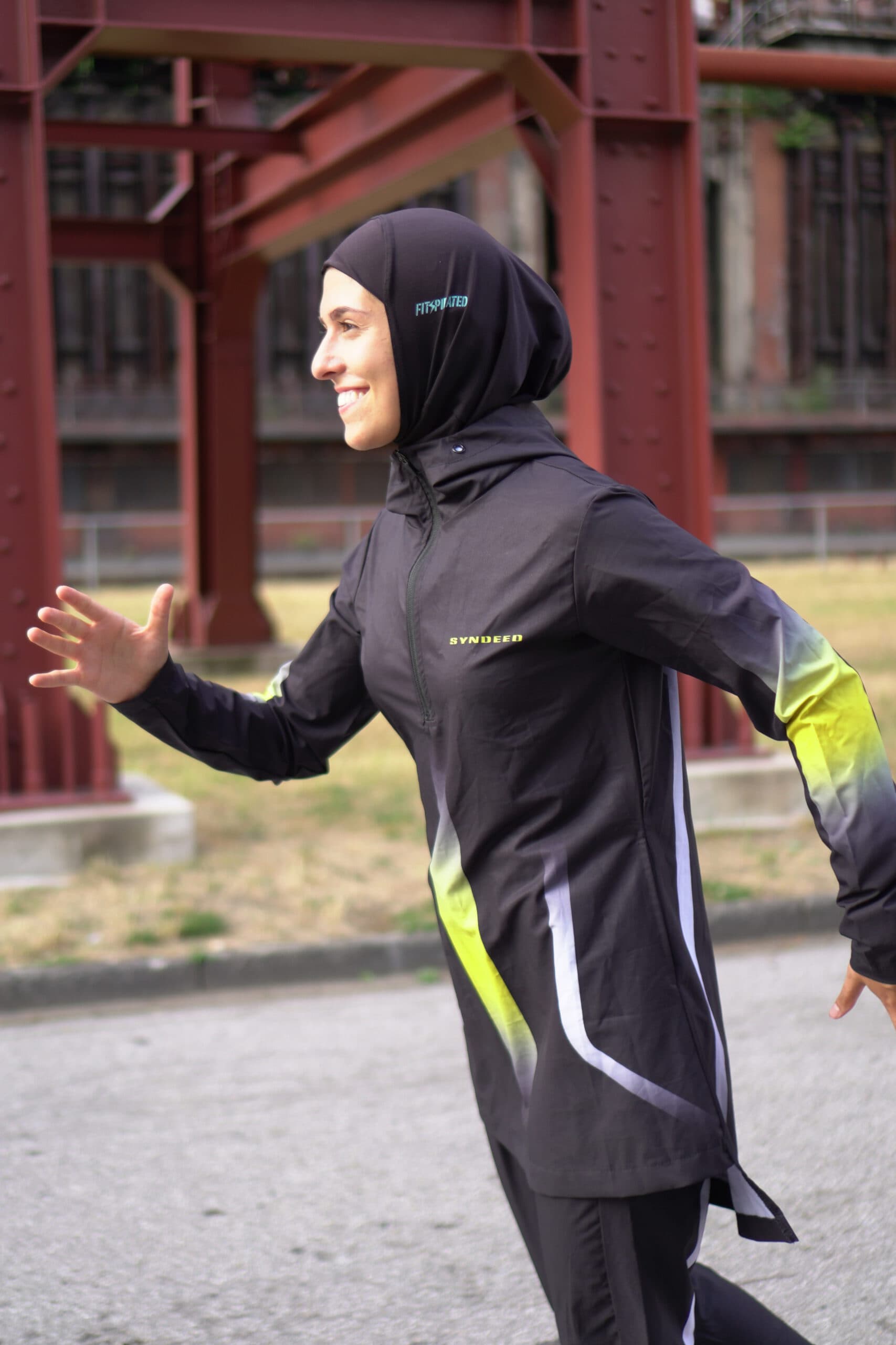 Seher läuft mit Fitspirated Sport Hijab